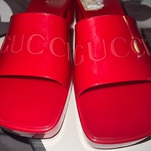 Gucci rubber slides size 39